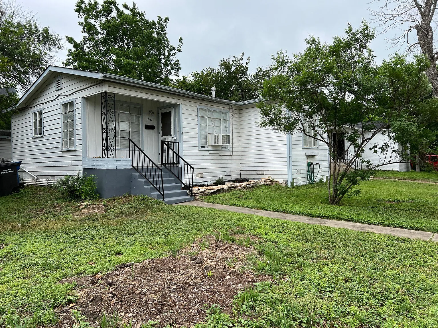 303 Grecian Dr — Photo 2