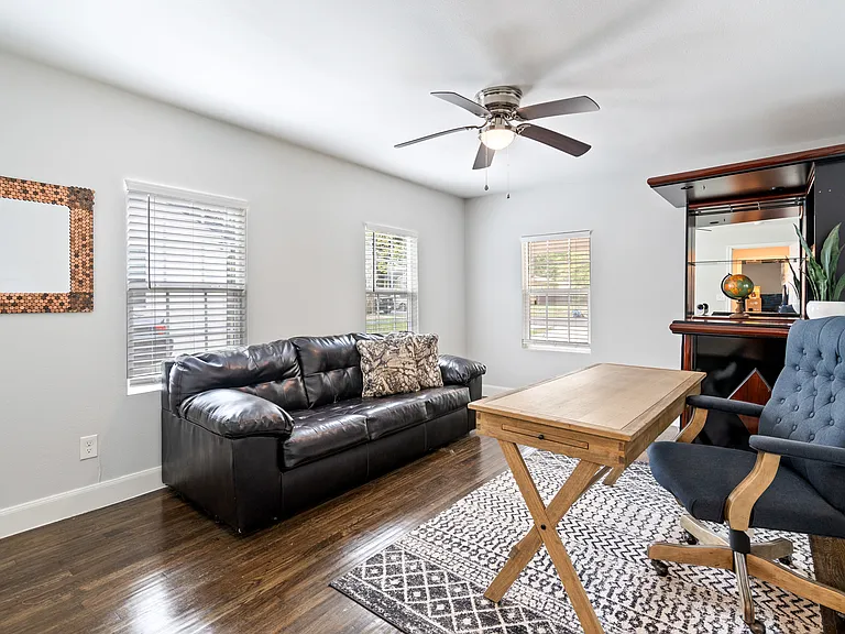 912 S Rosemont Ave — Photo 16