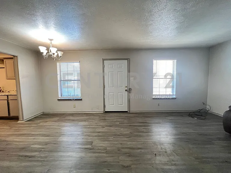 1108 N Elm St #3 — Photo 5