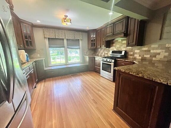 2nd image of 306 S Robbins St