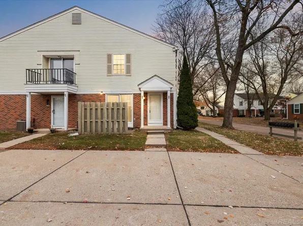 24623 Spring Ln, Harrison Township, MI 48045