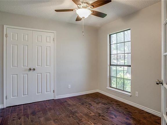3rd image of 2904 Windsor Dr