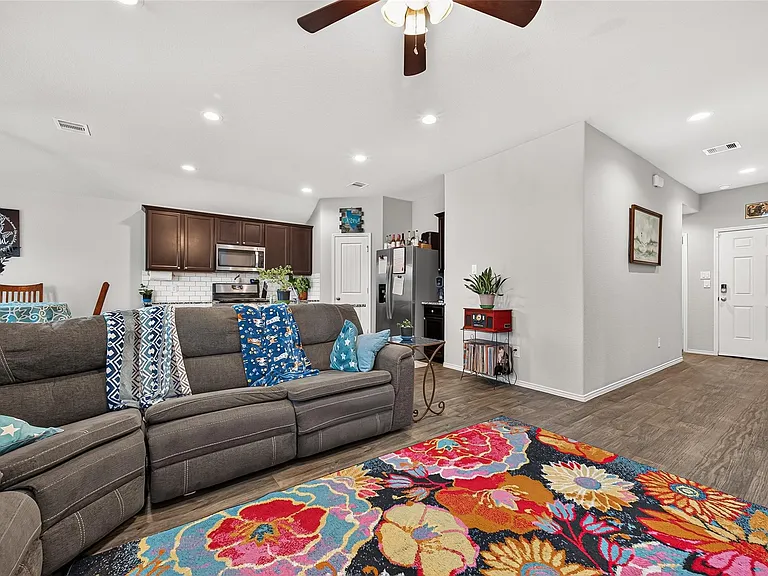 811 Petunia Falls Ln — Photo 11