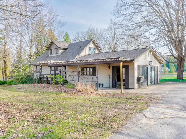 9690 Lake St, Ellsworth, MI 49729