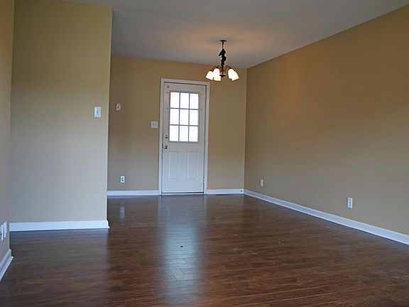 5th image of 743 Carmack Ct