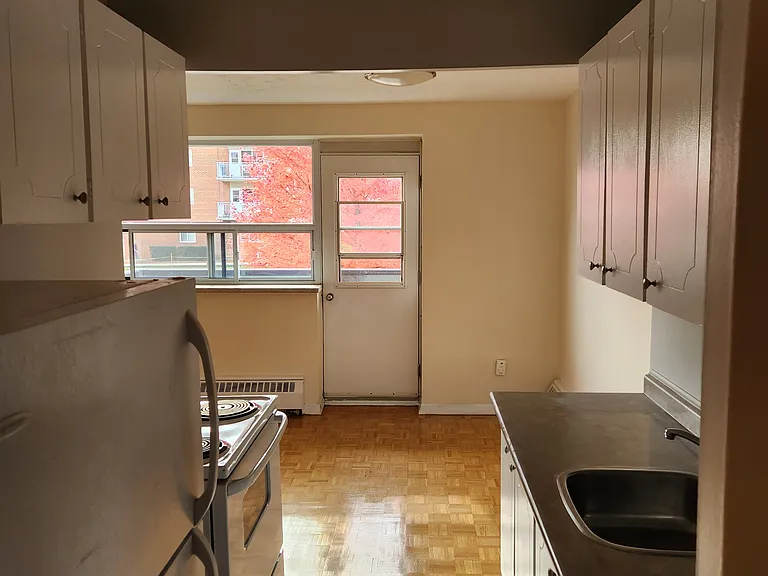 55 Trayborn Dr — Photo 3