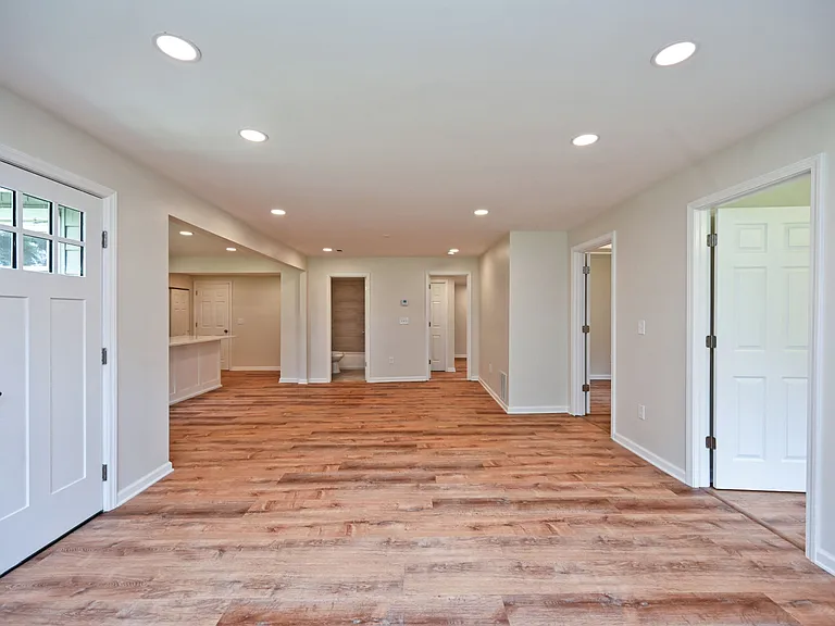 8320 Monroe Ave — Photo 3
