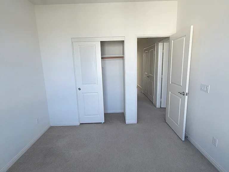 1185 Harvest Dr #2 — Photo 4