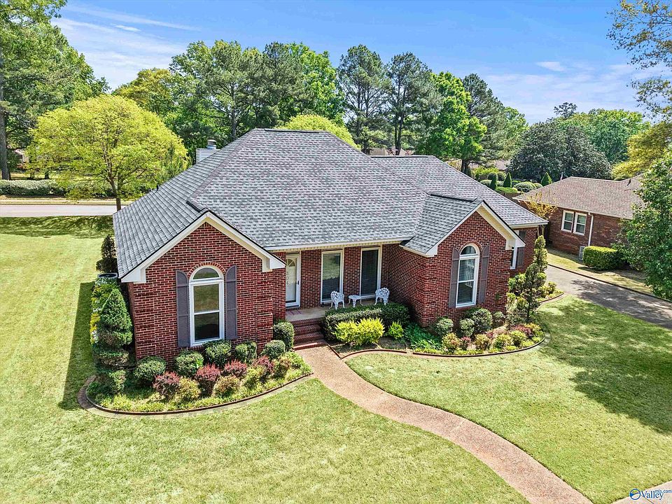 1st image of 304 Bay Hill Way SW