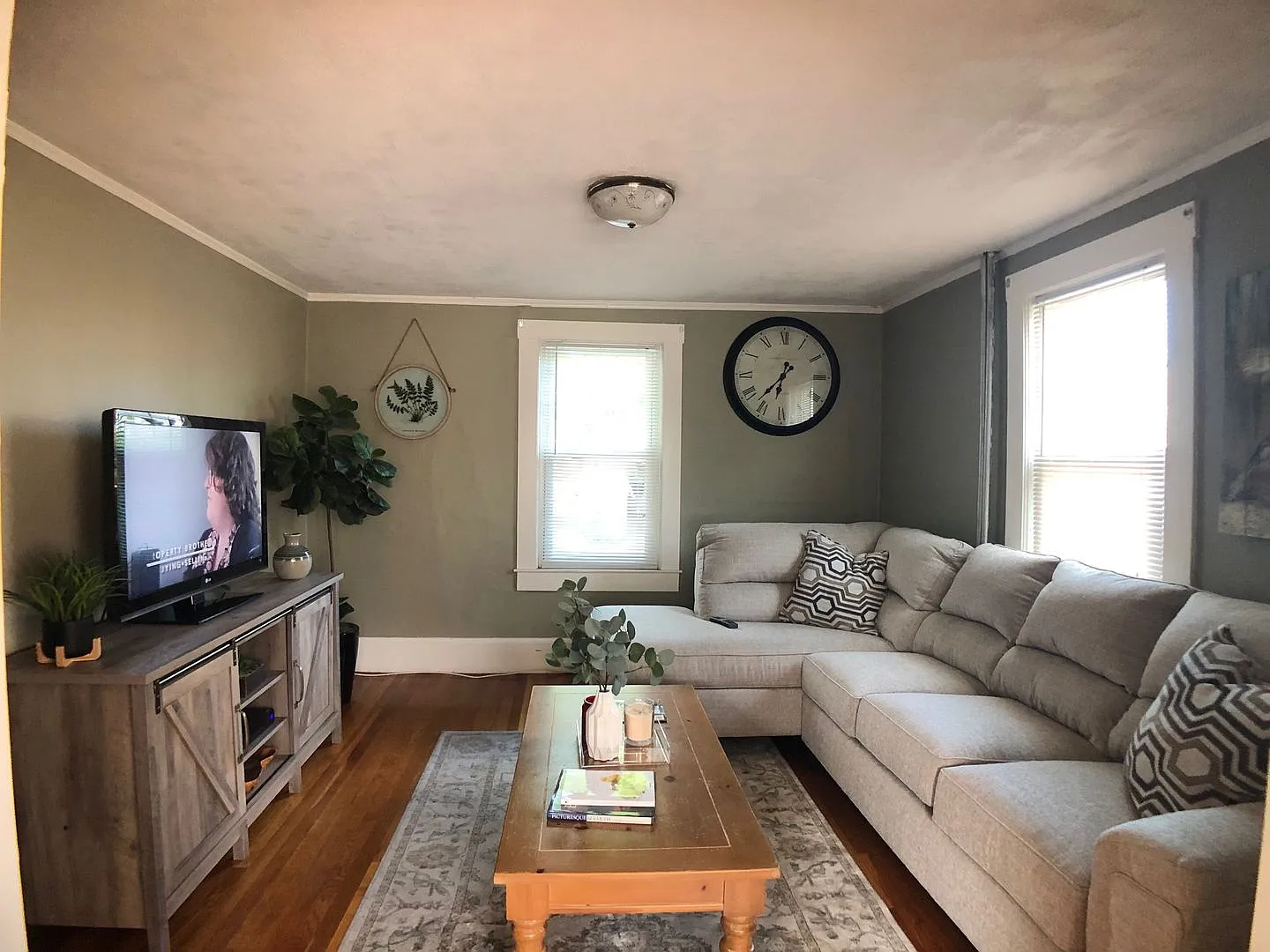 Amazing location, 2 bed Duplex in Nonantum — Photo 3