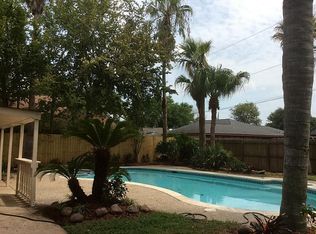 2 Stoneybrook St, Angleton, TX 77515