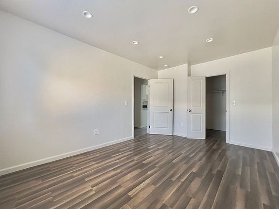 5th image of 4020 Stevely Ave APT 8