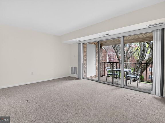 5th image of 862 College Pkwy APT 202