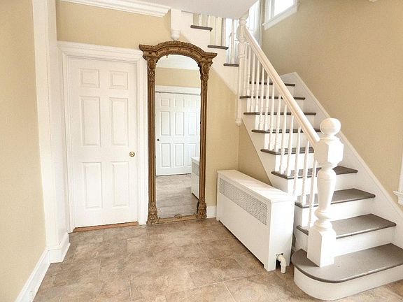 Spacious Front Entrance