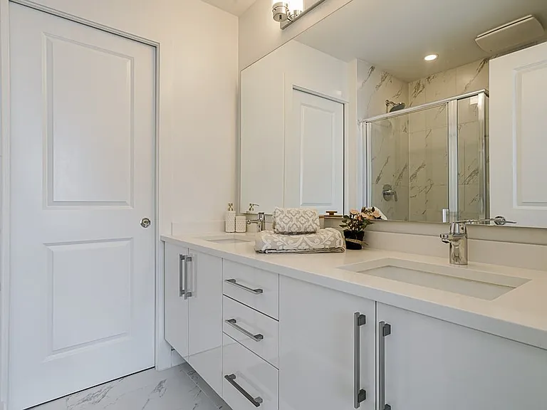 77a Ave — Photo 14