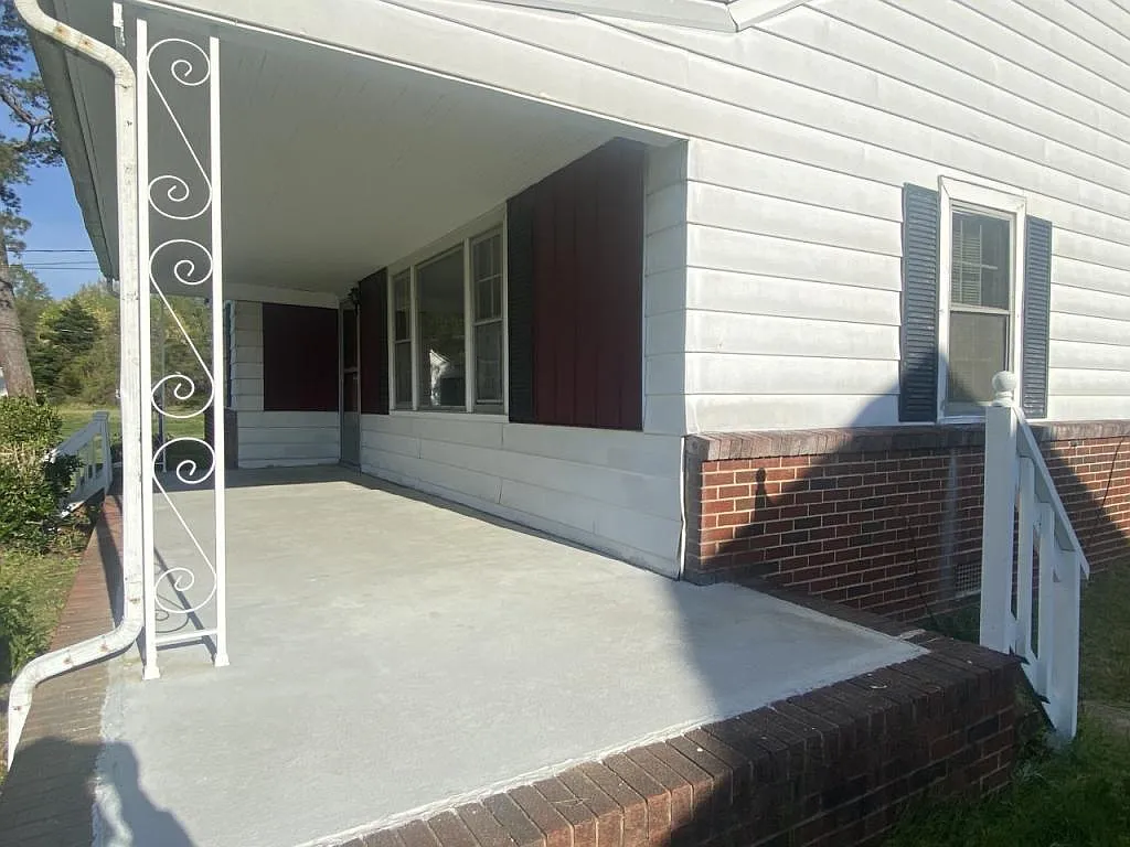 114 Clayton St — Photo 2