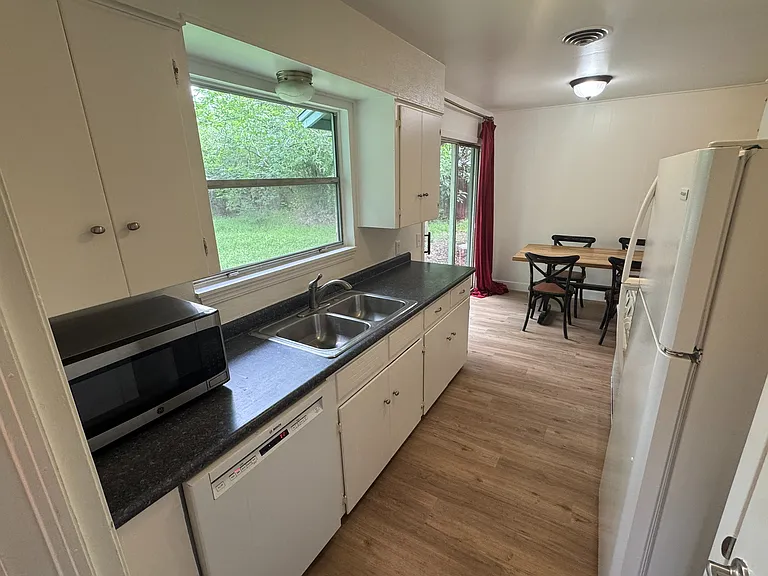 904 Aurora Cir — Photo 8