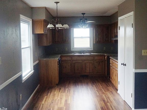 2nd image of 909 N Manor Dr