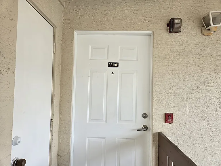 2319 Prime Cir #B — Photo 1
