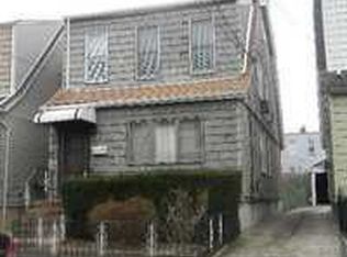 5254 73rd St, Maspeth, NY 11378