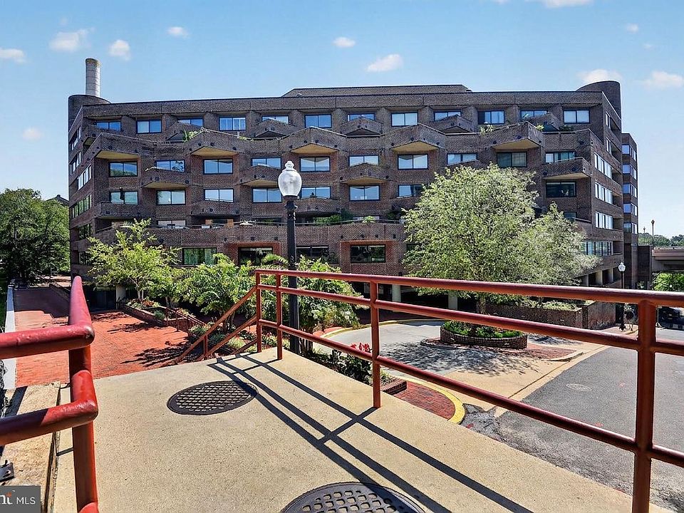 1st image of 1015 33rd St NW APT 705