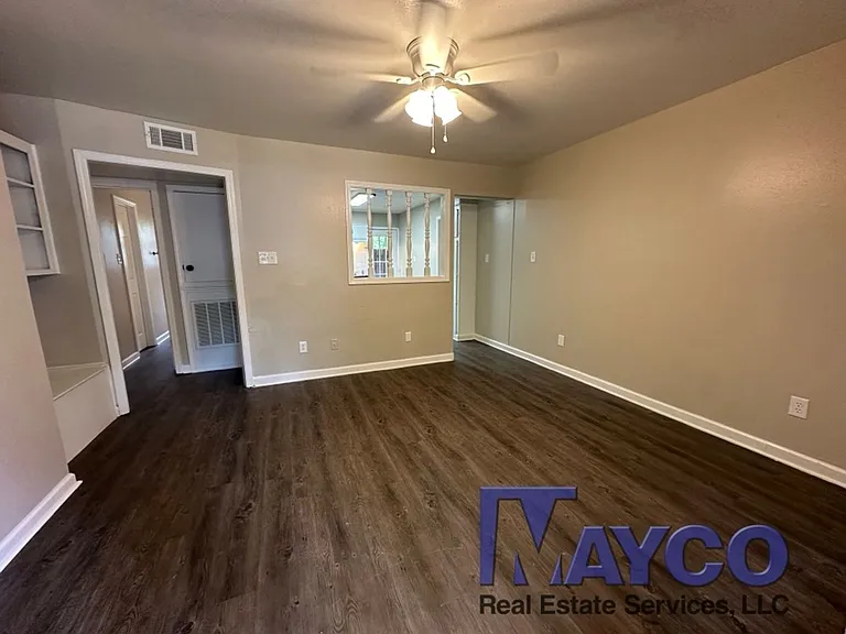 Grand Oaks Apartment Homes — Photo 11