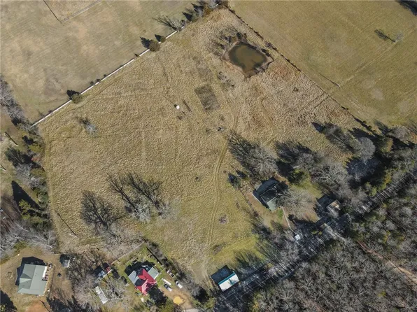 Lacy Dr, Fayetteville, AR 72701