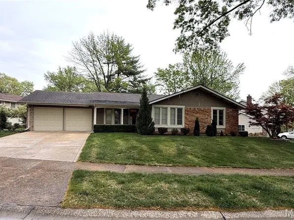 15261 Kempwood Dr, Chesterfield, MO 63017