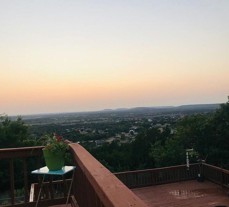 1st image of 703 Skyline Dr