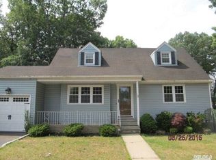 2 Fulton St, Massapequa Park, NY 11762