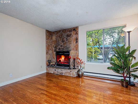 4th image of 2330 SE Brookwood Ave APT 120