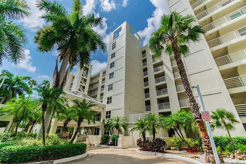 2 bed, 2.0 bath, 1185 sqft, $7,510 — Photo 3