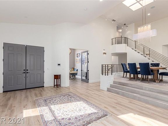 3rd image of 10236 Glen Ora Ave