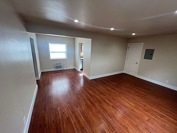 3rd image of 964-974 Dolores Dr #964-B