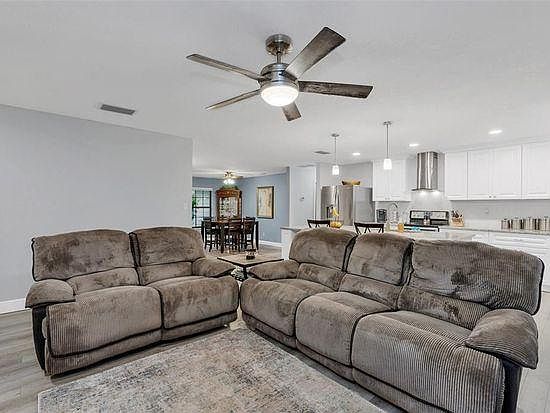 3rd image of 422 Timberwood Trl