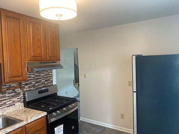 5th image of 1890 Merryhill Dr