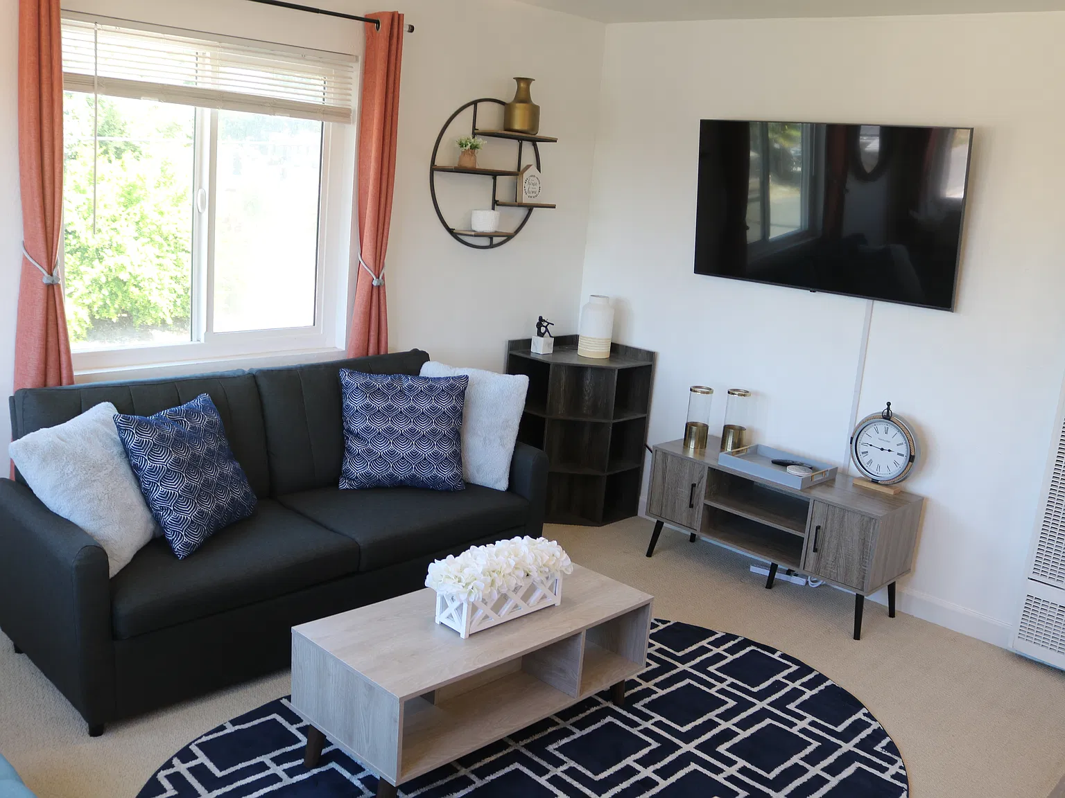 1 bed, 500 sqft, $2,099 — Photo 2