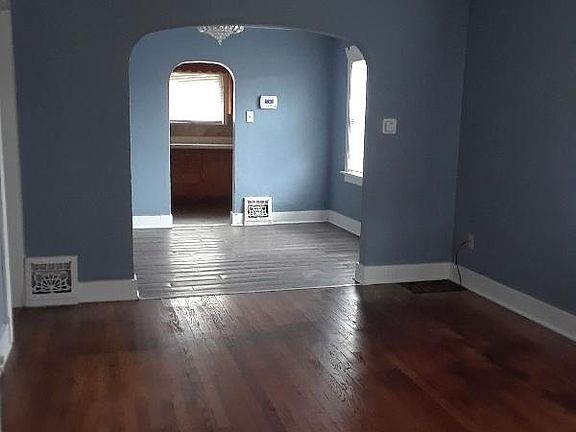 4th image of 112 E Irvington Ave