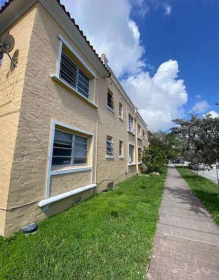 102 Menores Ave #9 — Photo 9