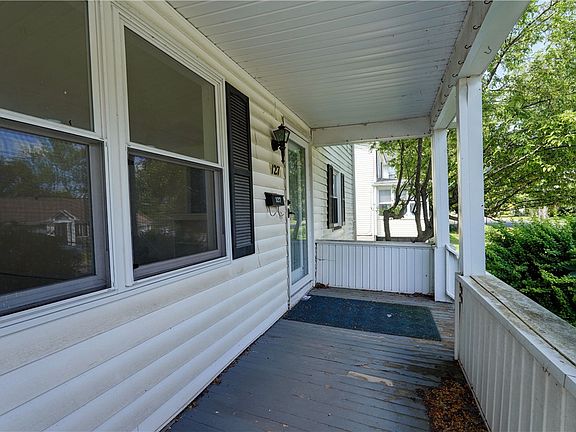 3rd image of 127 Erie St