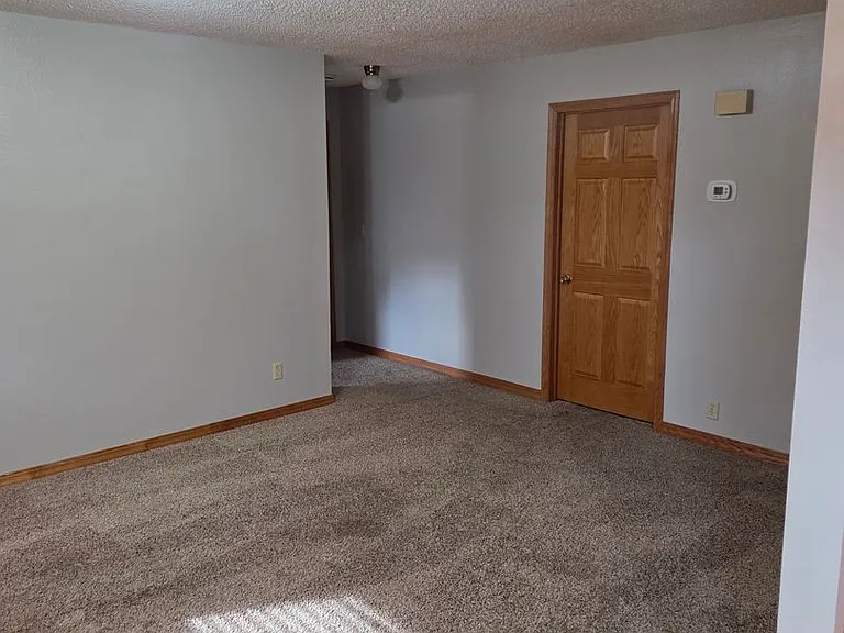352 Main St — Photo 9