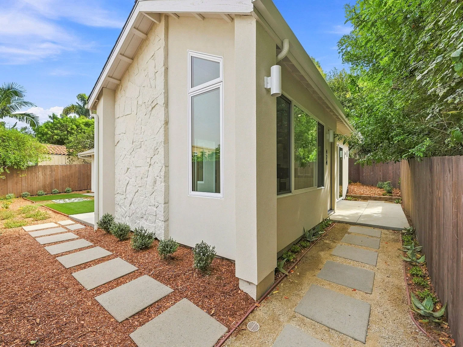 424 North Rios Avenue - 1 — Photo 2