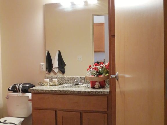 Big baths w/lots of storage space