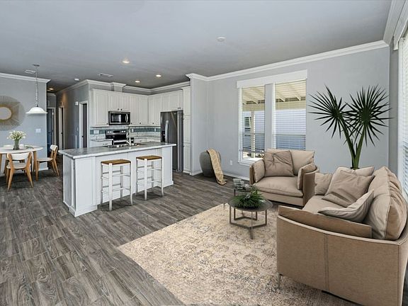 4th image of 1073 Nicklaus Dr