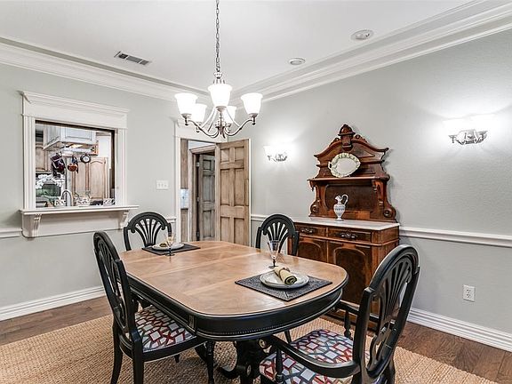 4th image of 220 Oakmont Dr
