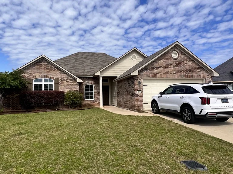 612 Bloomington Ln — Photo 1