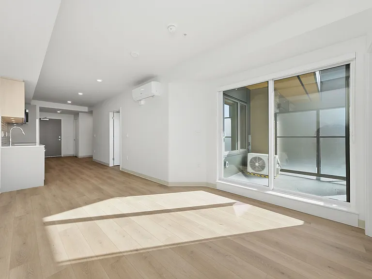 1529 Oxford St — Photo 88