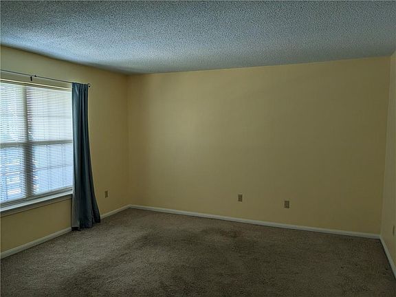 4th image of 2704 Whitney Pl APT 813