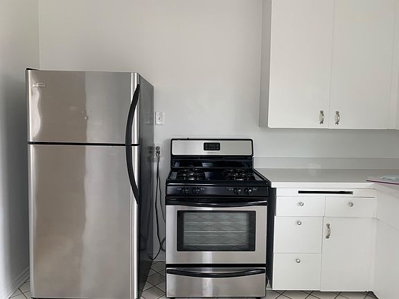 3rd image of 1920 Grace Ave #B