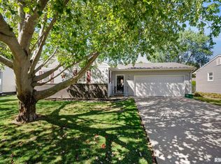 1013 4th St #A, Hampton, IL 61256